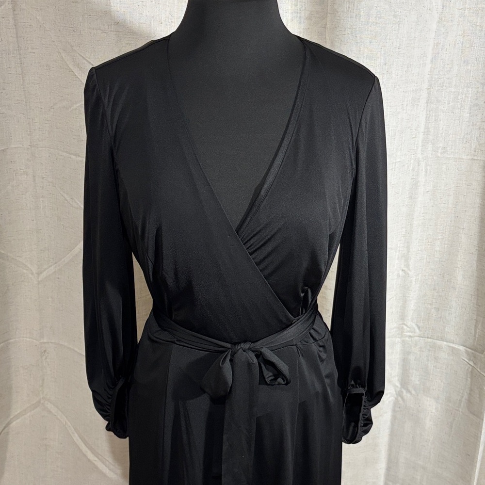 Donna Ricco Black Satiny Dress